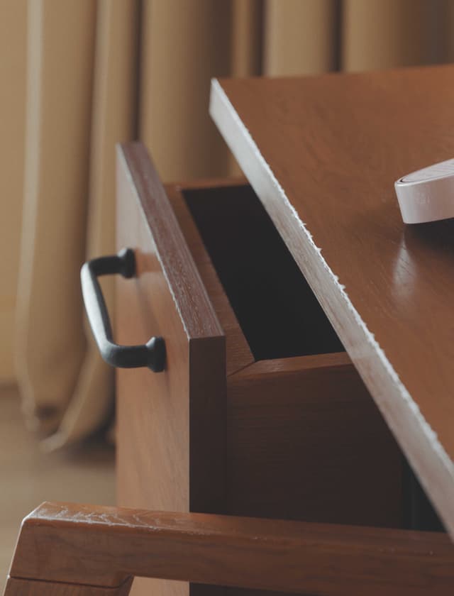 courteney-cox-home-worktable-smilow-chair-details-styling-colin-king